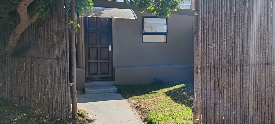 To Let 2 Bedroom Property for Rent in Zeekoevlei Western Cape